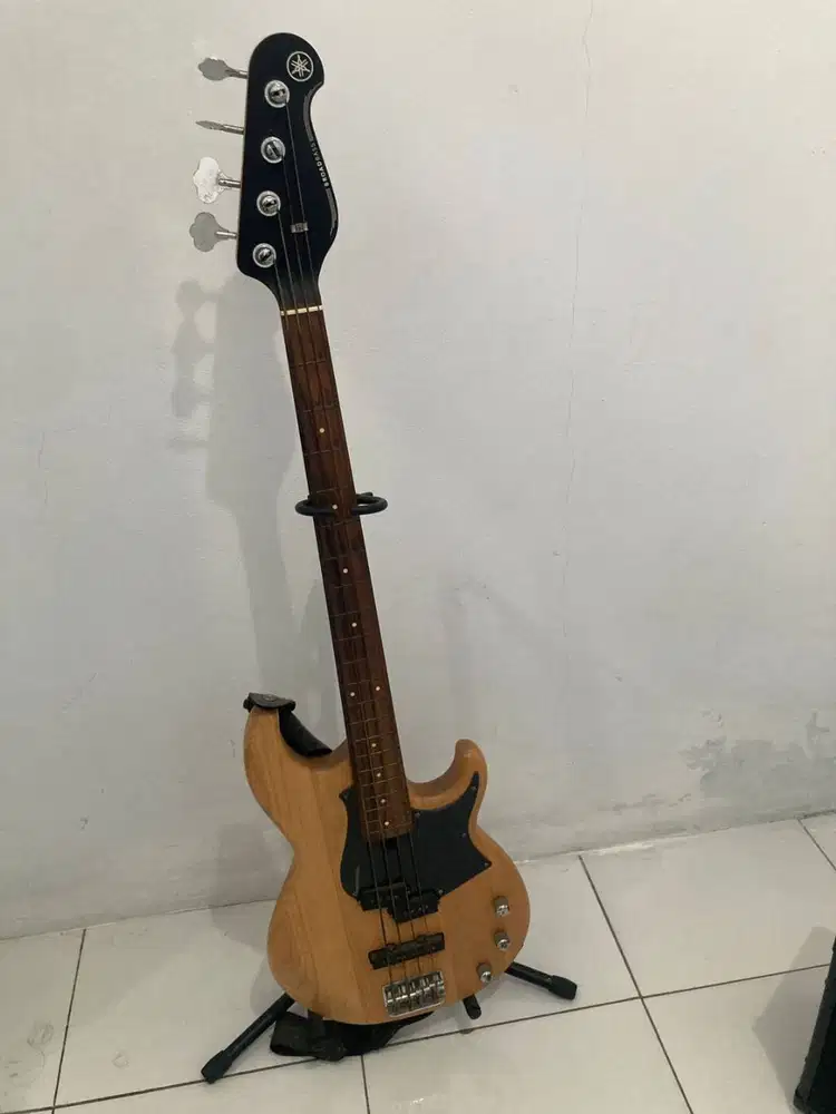 Bass Yamaha BB234 dan Amplifier Cort CM20B
