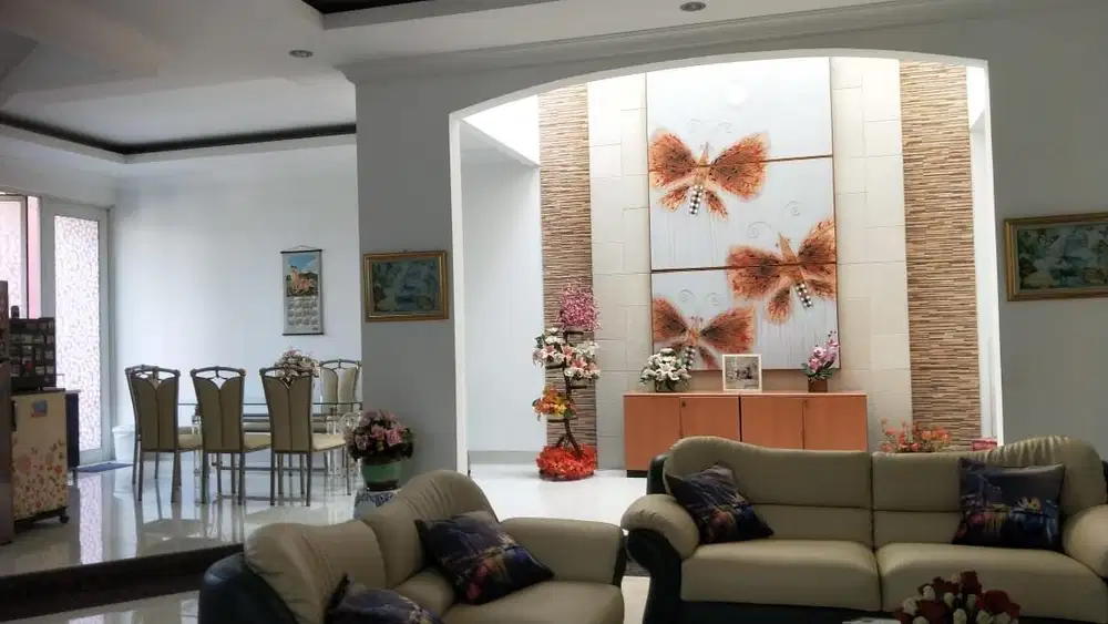 ANA RUMAH HOEK LT.319M DI DALAM KOMPLEK GREENVILLE