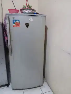 Freezer kulkas sharp