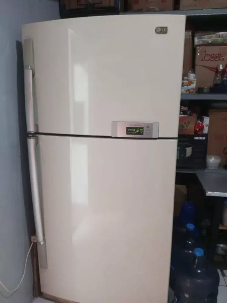 Kulkas merek LG kapasitas 400 liter