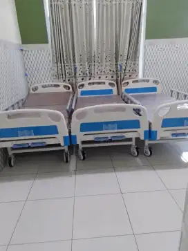 Tempat tidur rawat inap rumah sakit