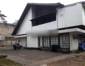 Dijual Murah Rumah Lama Tanah Cukup Luas di Jalan Raya Rawamangun Jakarta Timur