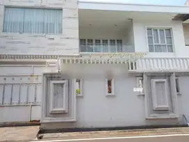 Rumah 2 Lantai di Jalan Cempaka Putih Timur Jakarta Pusat