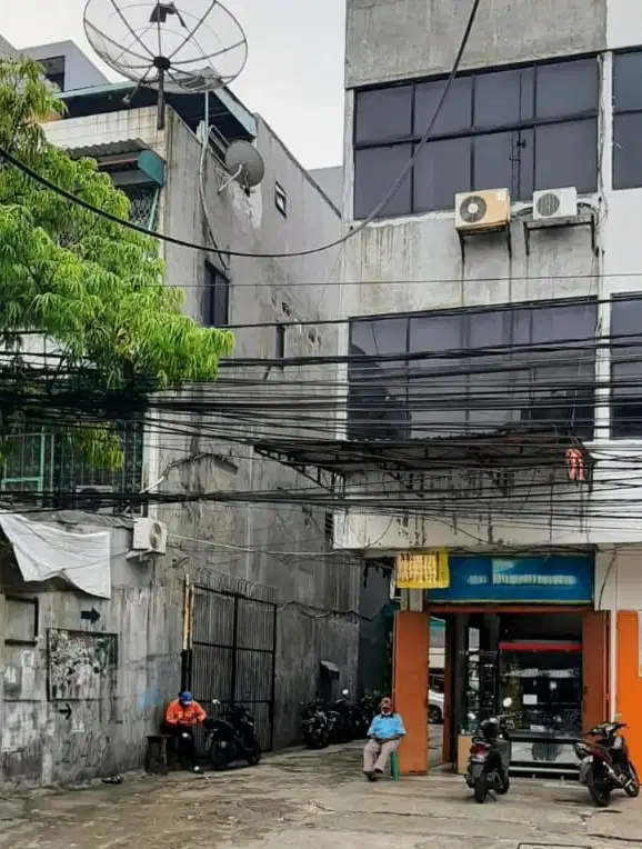 DIJUAL RUKO 4 LANTAI LOKASI MENARIK DAN STRATEGIS DI JELAMBAR