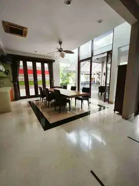 Dijual cepat rumah mewah 2 lantai dan asri di permata hijau jakarta selatan
