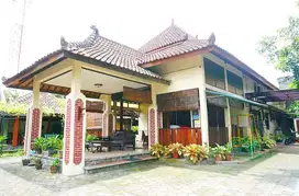 Rumah Villa Luas 1000 Meter Modern Ethnik Dekat JEC