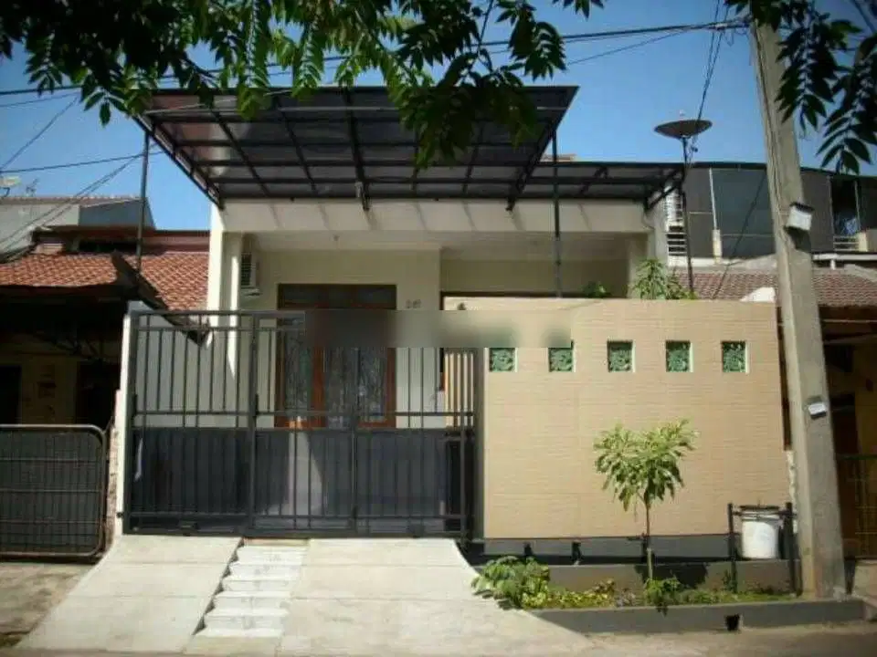Rumah bagus siap huni. Depan taman