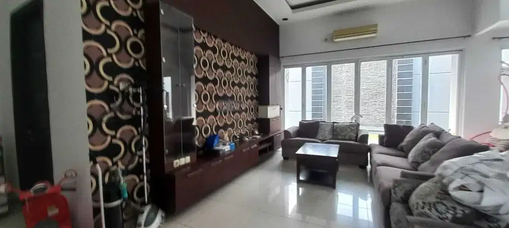DI SEWAKAN RUMAH TAMAN TELAGA GOLF BSD