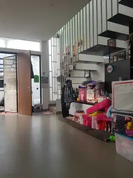 Dijual rumah 2 lantai model minimalis di Citra garden 1