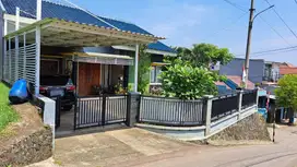 DIJUAL RUMAH MEWAH & LUAS POSISI HOOK DI JL TABRONIH CILODONG DEPOK