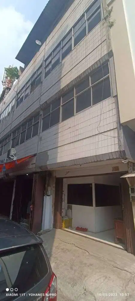 Dijual ruko 3,5 lantai cocok untuk taro barang di kawasan kota