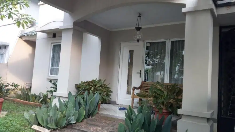 Dijual rumah 2 lantai semi furnished di BSD