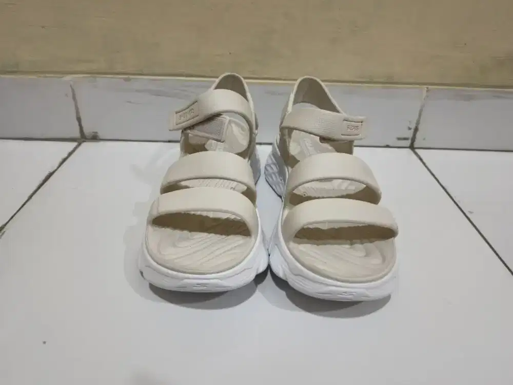 Skechers sendal foamis