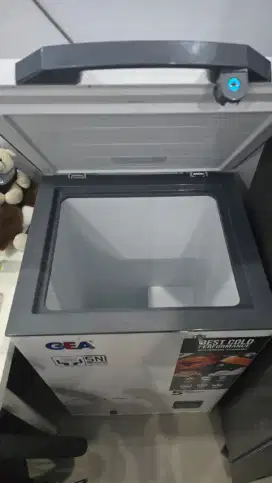 Freezer merk GEA box pembeku 100 liter