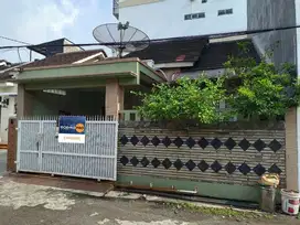 DIJUAL RUMAH DI KAMPUNG TENGAH KRAMAT JATI JAKARTA TIMUR