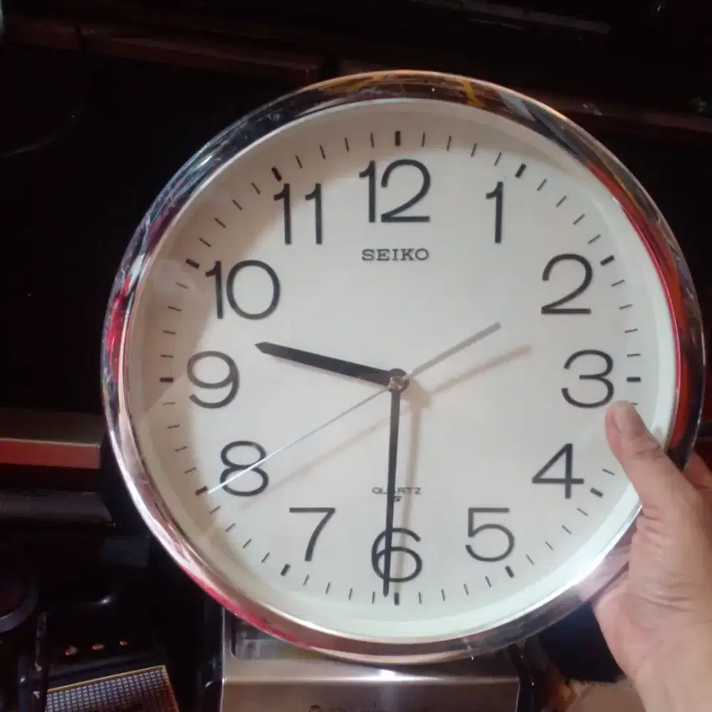 Jam dinding seiko origia