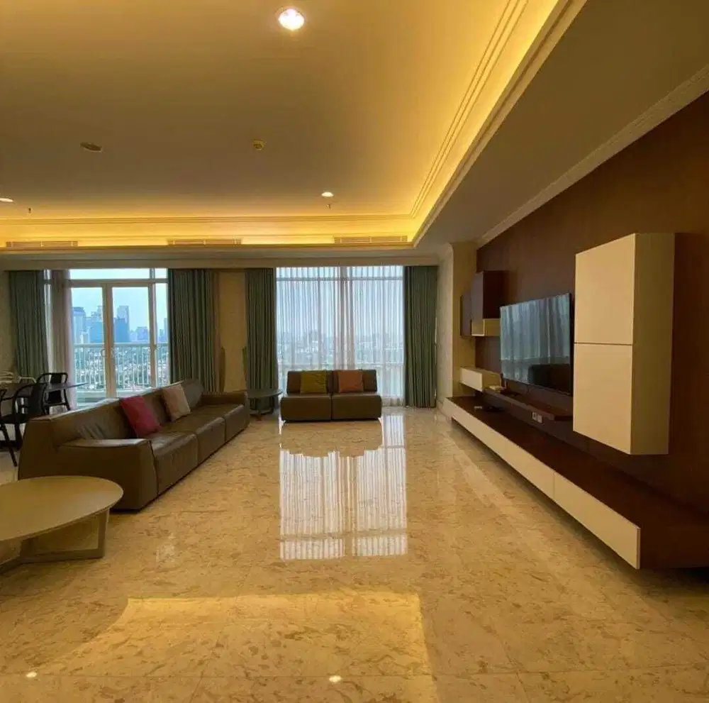 Disewa Apartment Botanica Simprug uk 288m2 3+1BR Pool view at Jakarta