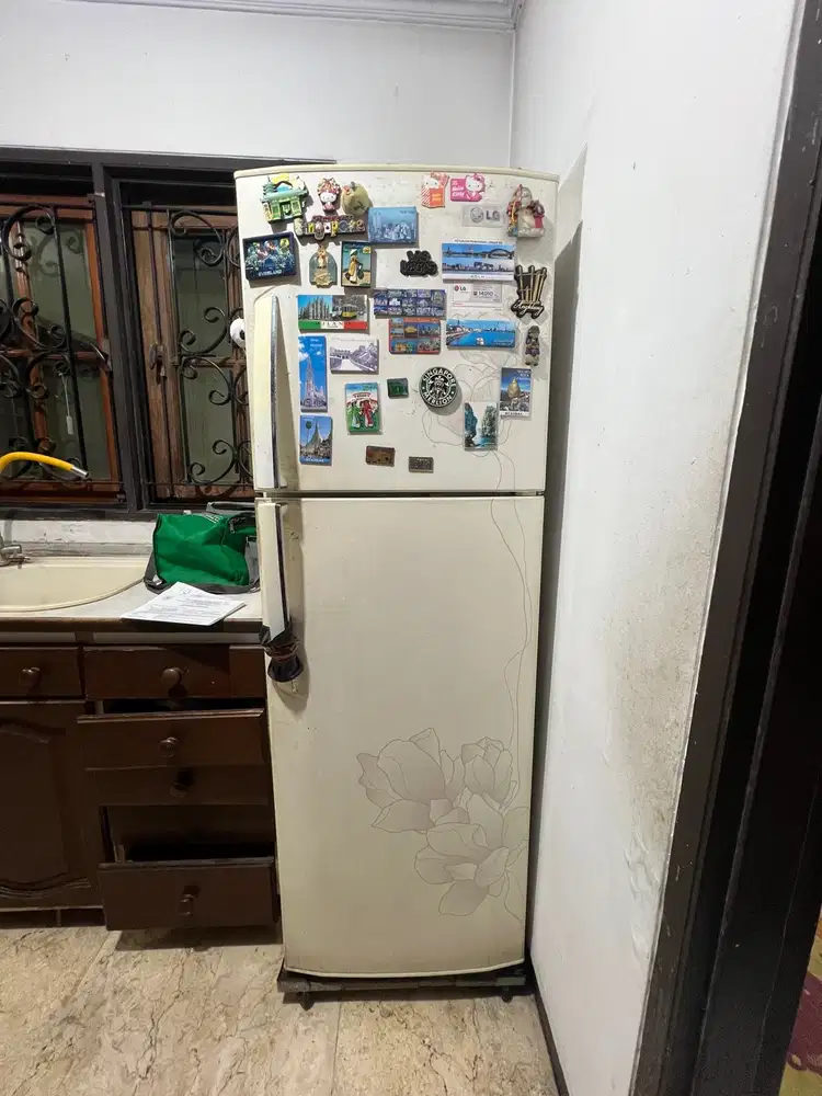 KULKAS ATAS BAWAH LG