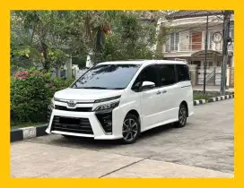 CASH Toyota Voxy 2019 CBU Japan Putih Antik Mulus Terawat Jual Cepat!