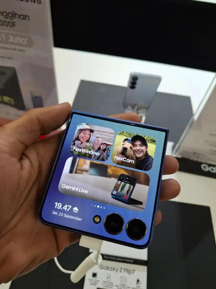 SAMSUNG Z FLIP 7  FREE BUDS FE + ZPREMIERE 2 TAHUN + GOOGLE Ai PRO