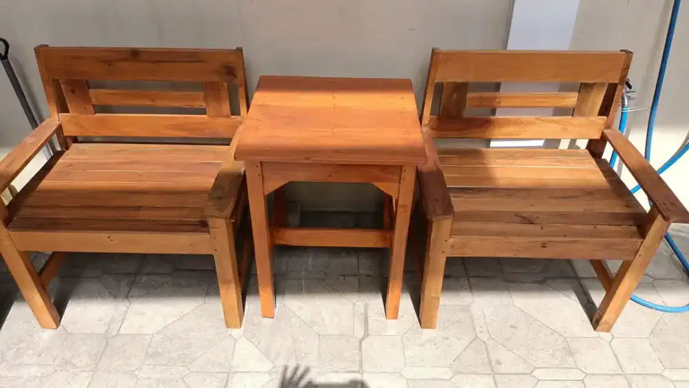 Kursi Kayu Jumbo dan Meja Outdoor Teras