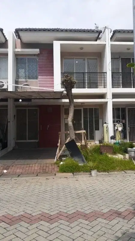 Rumah rapi siap huni di cluster sanlorenzo Golf Lake Cengkareng