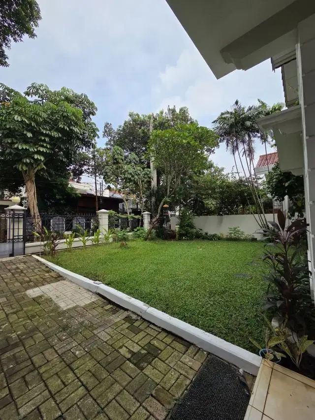 Dijual rumah klasik di Cilandak Barat dekat MRT Fatmawati.
