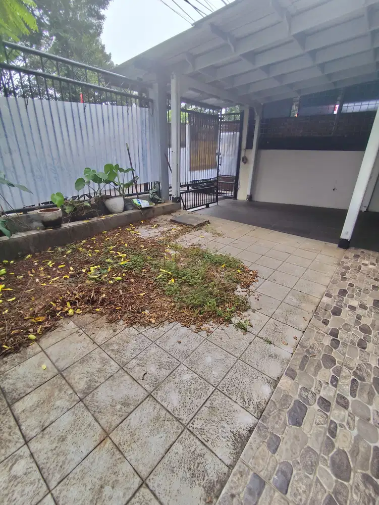 Jual  rumah Tua di sek 5 bintaro Jaya, strategis & bebas banjir