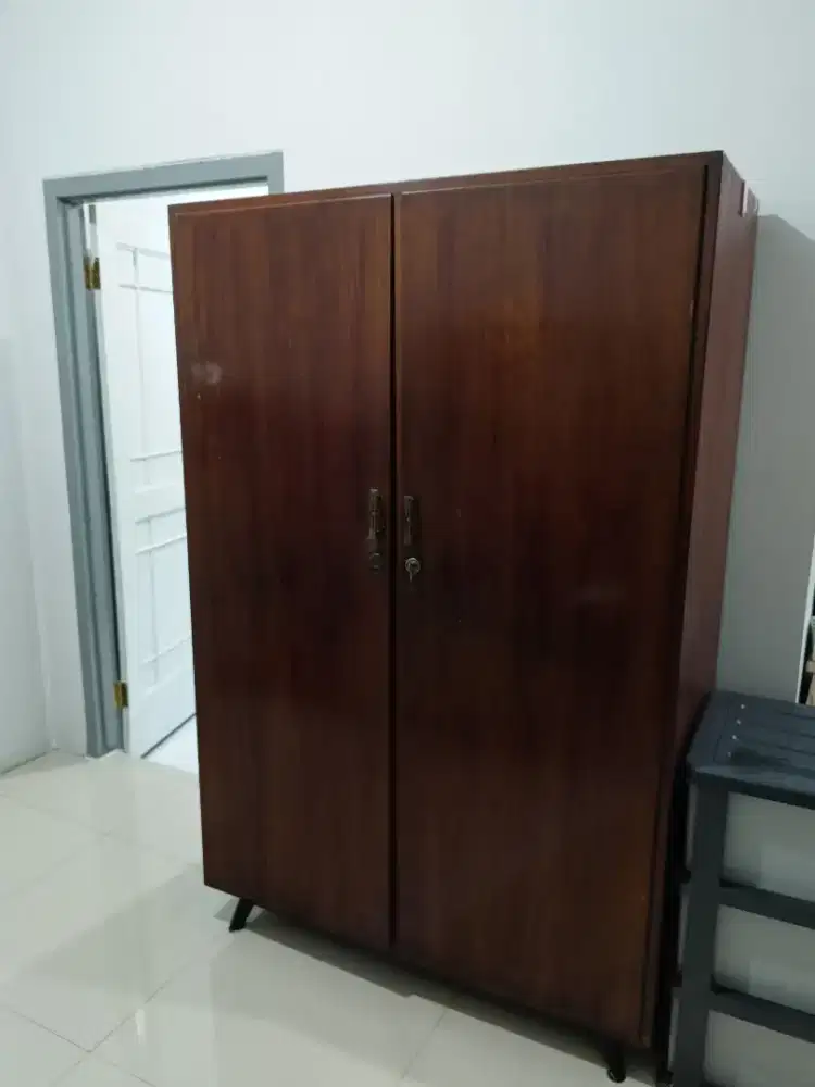 Lemari Baju Jati Belanda