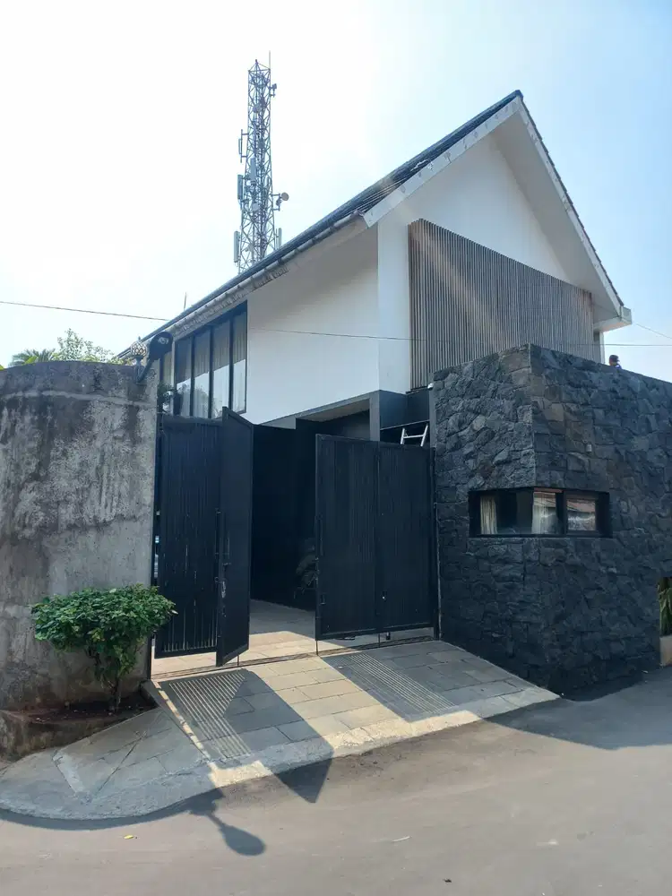 DIJUAL RUMAH KONSEP INDUSTRIAL MINIMALIS KAWASAN JURANG MANGU