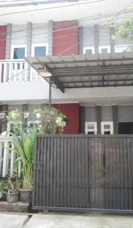 Rumah 2 lantai luas 78m2 type 3KT di Perumahan Duta Indah Pondok Gede