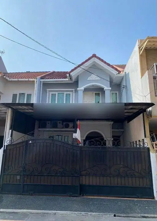Rumah 2 lantai dalam komplek. Bagus dan siap huni