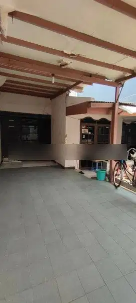Rumah butuh renovasi lebar 7.5. jalan 2 mobil