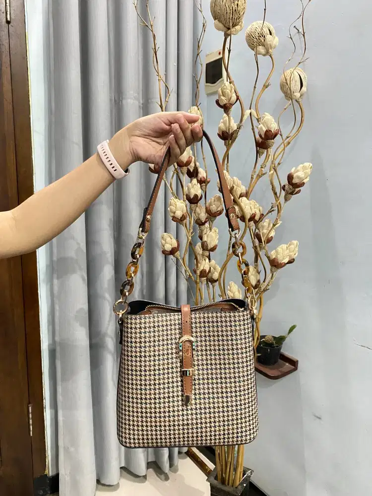 Tas Oneda Taylor