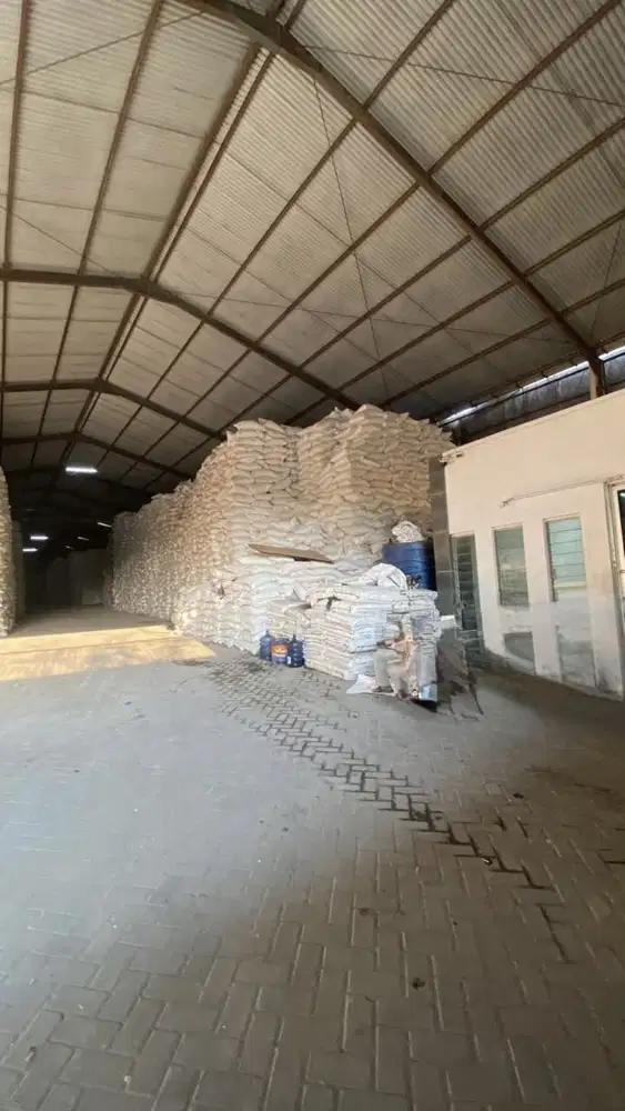 Gudang Strategis Mutiara Margomulyo Indah 1800m2