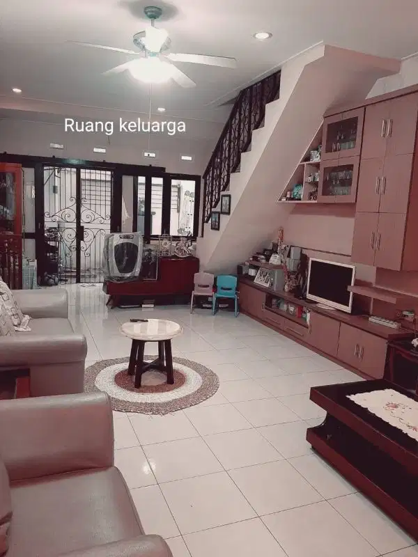 Dijual Rumah dalam komplek hanya selangkah ke BxChange dan Stasiun