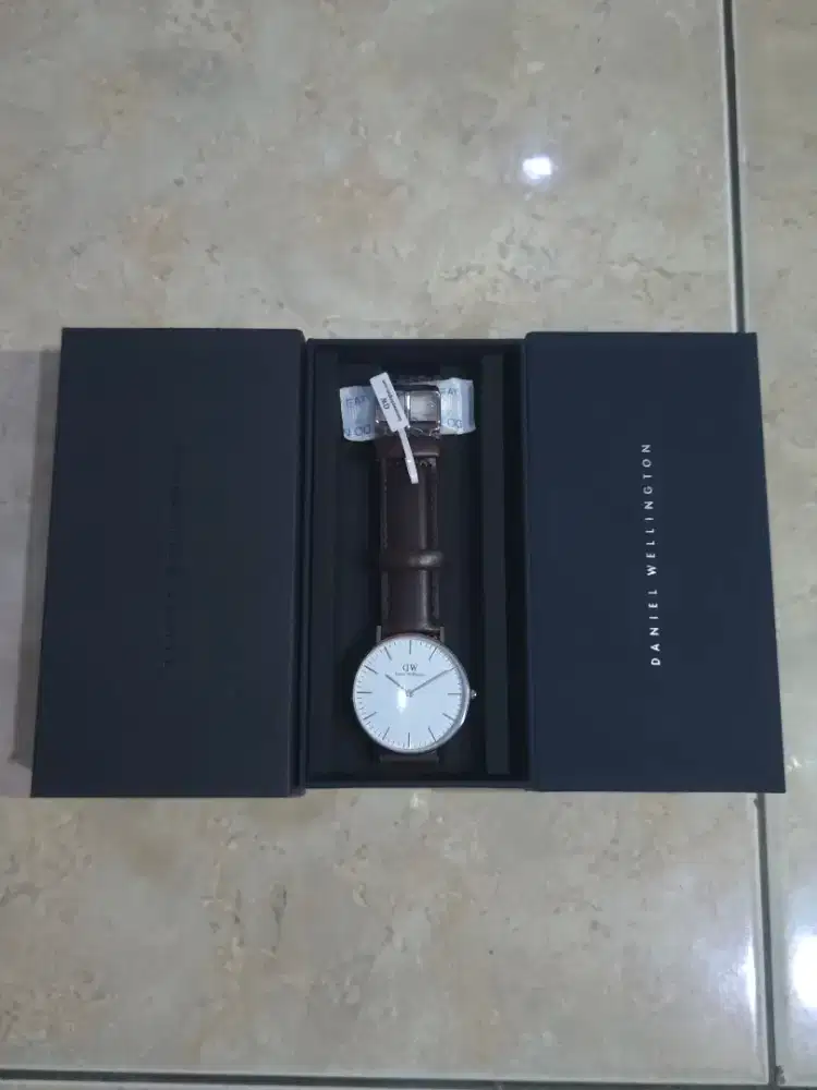 Daniel Wellington Classic Bristol rgm 36mm Jam Tangan wanita & pria