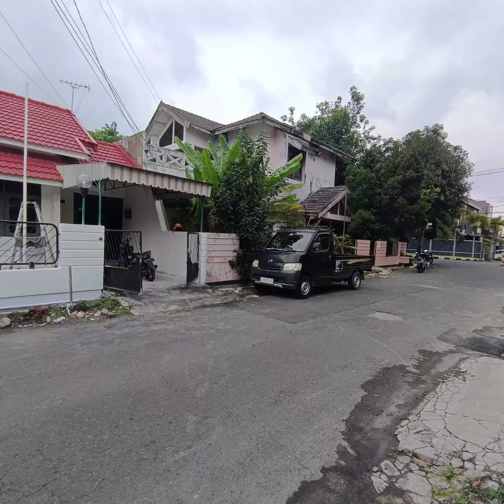 Dijual rumah pusat kota jl. Nginden Intan Timur