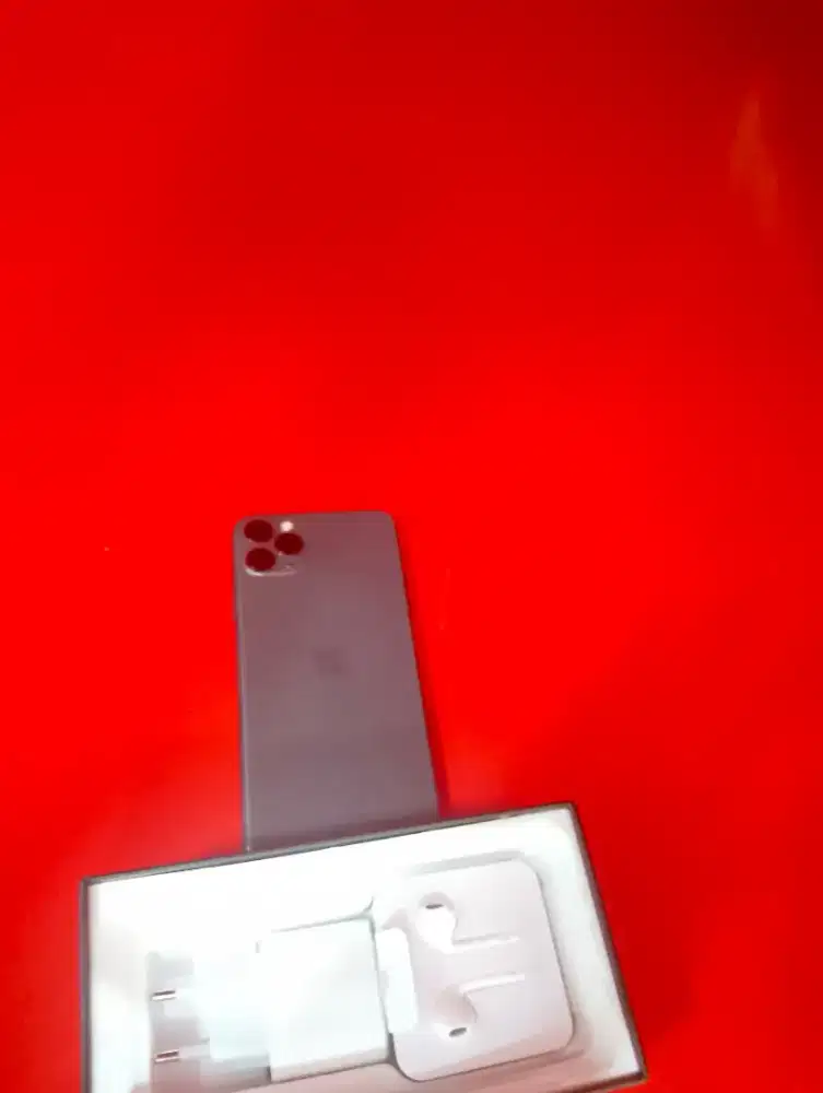 Iphone 11 pro max 256gb kalo bisa baru