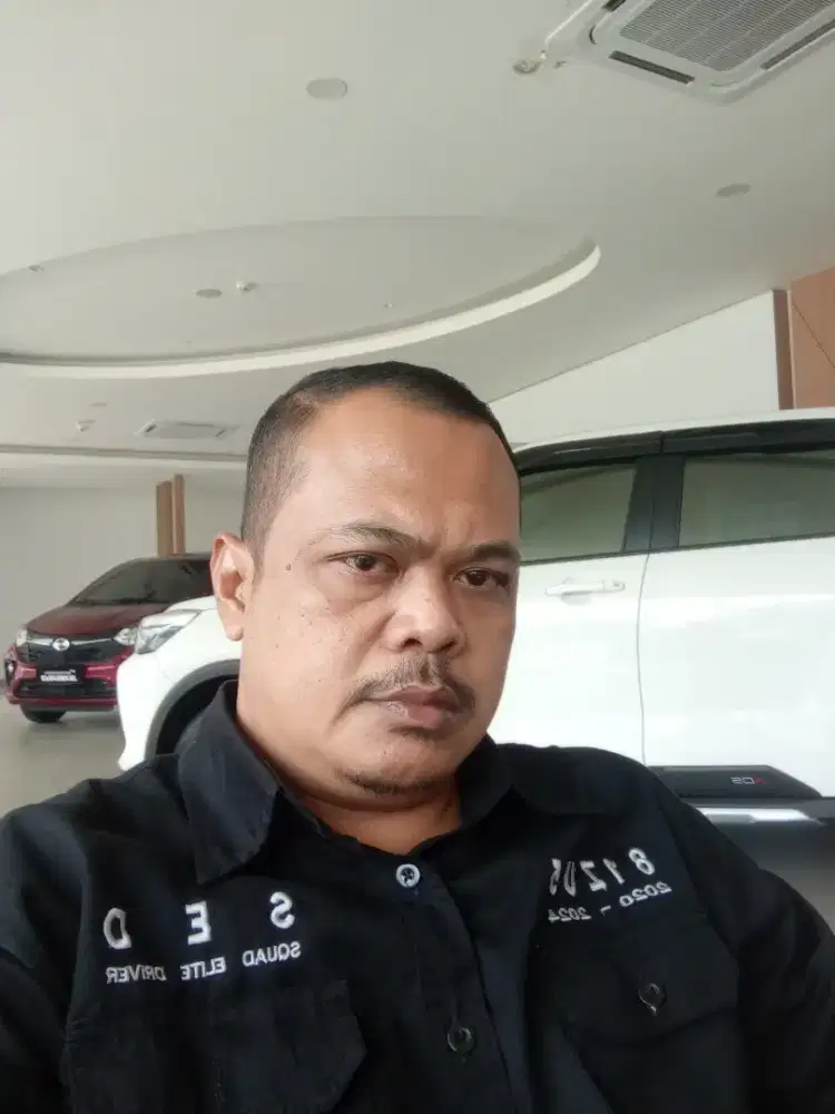 Sy mencari pekerjaan sebagai driver