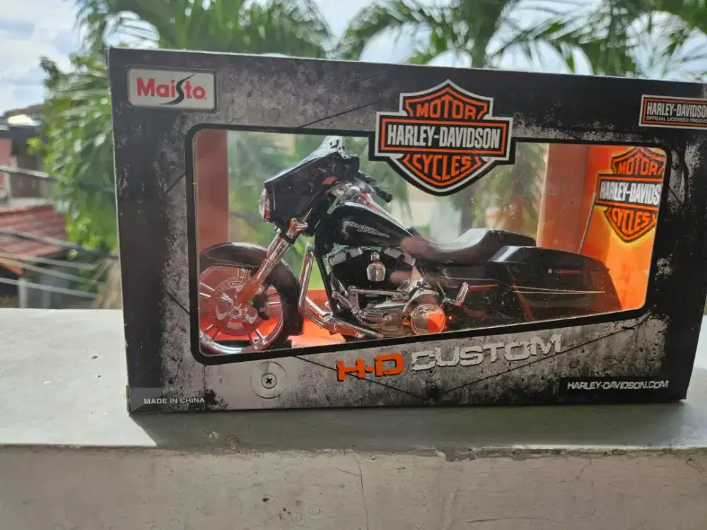 Diecast Maisto Harley Davidson 2013 FLHTK ELEKTRA Ultra Limited 1:12