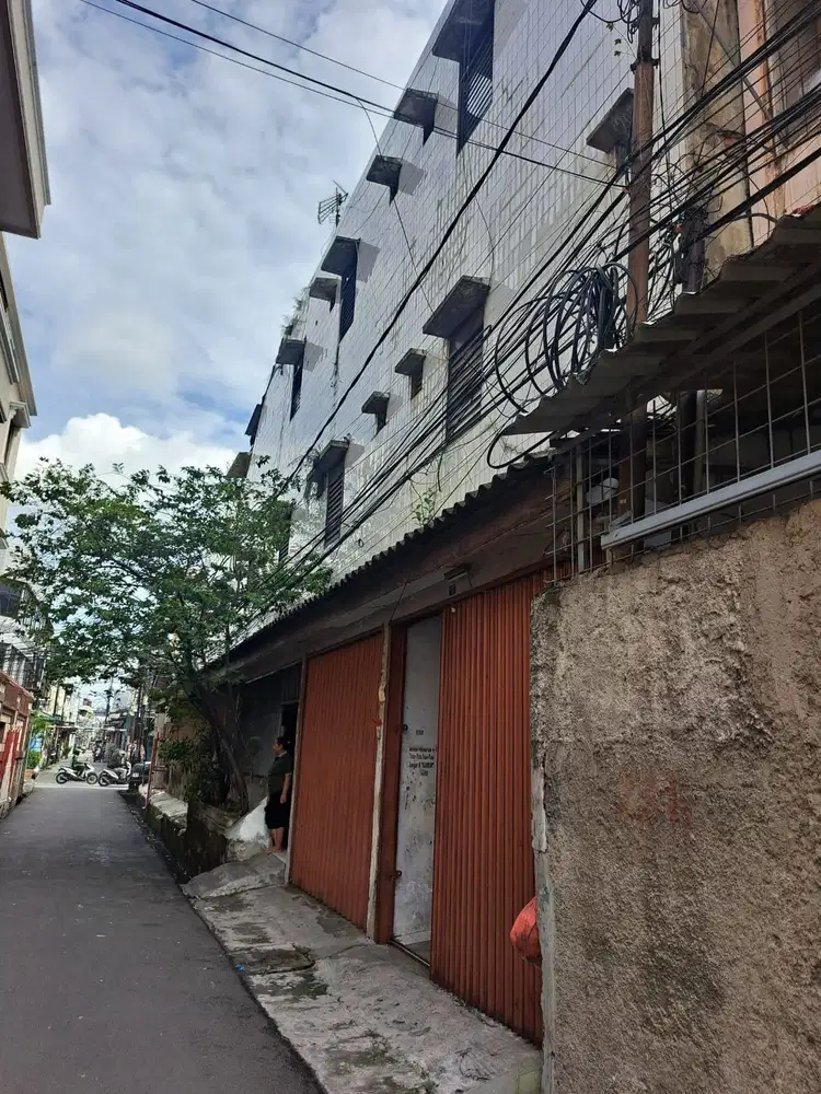 ANA RUMAH HOEK UK 5X30M DI JALAN RAYA JELAMBAR