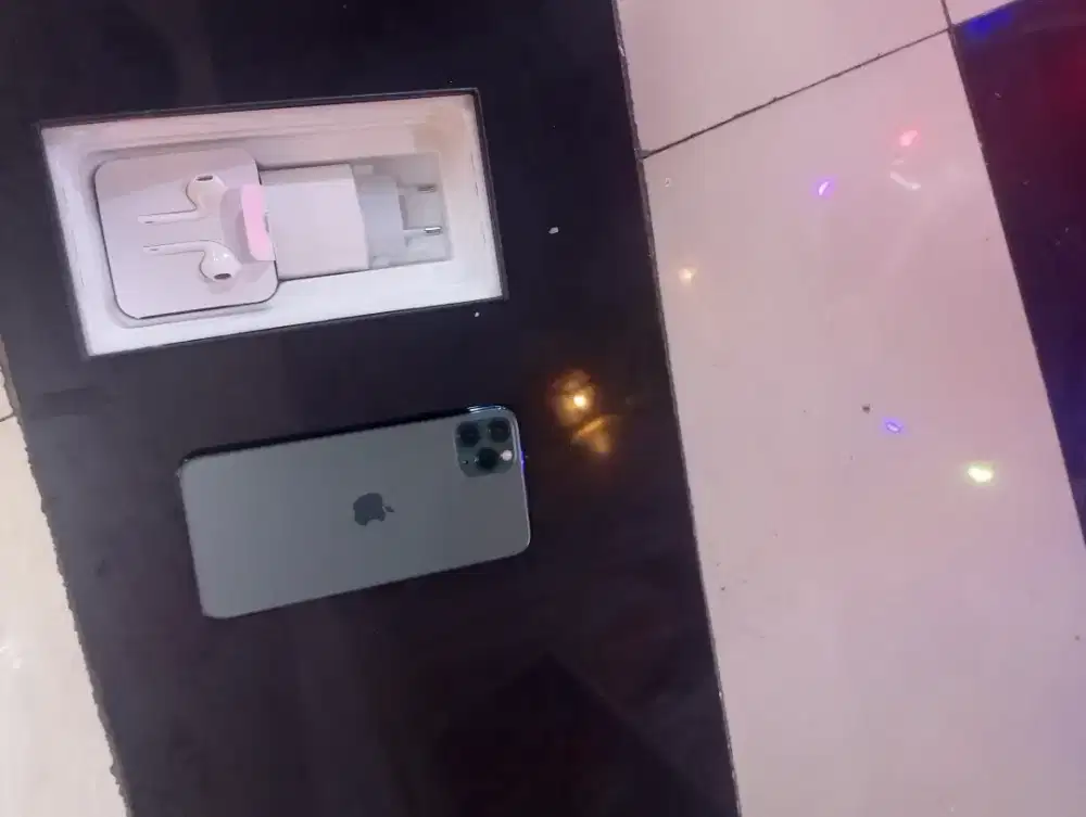 Iphone 11 pro max 256gb point masih baru