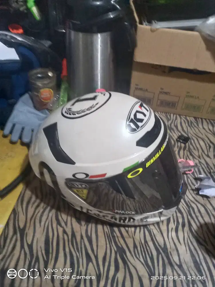 Helm KYT tidak terpakai