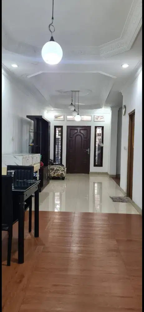 Dijual Rumah di Sunter - 3 Lantai - Jakarta Utara