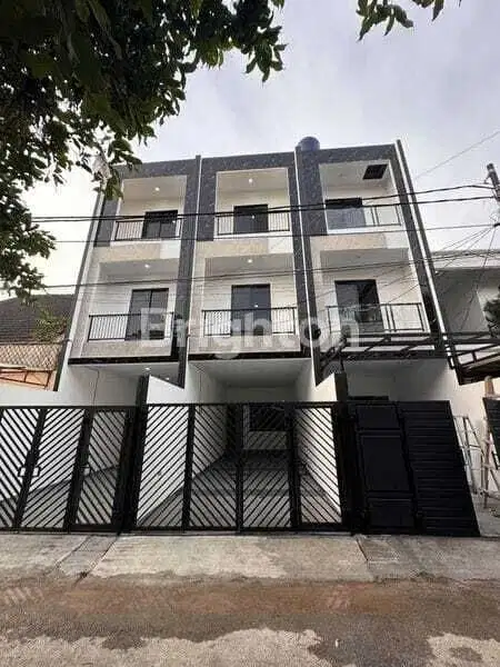 Rumah 3 lantai modern minimalis duri kepa dekat tanjung duren, jakbar