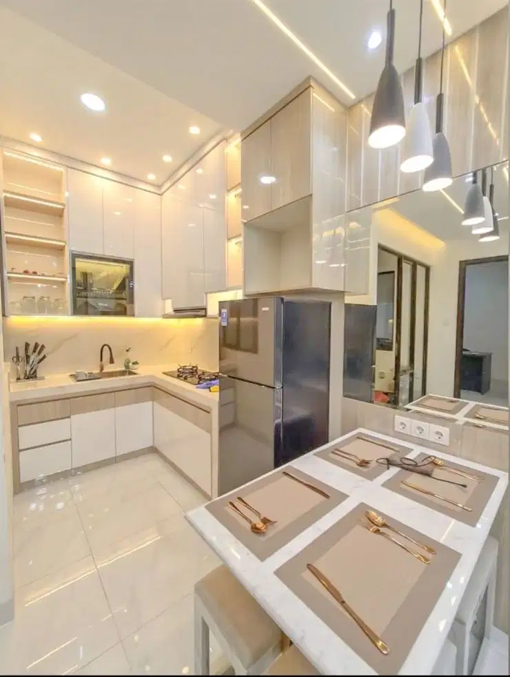 Dijual rumah 2lt interior cakep full renov siap huni murah pula Lavon