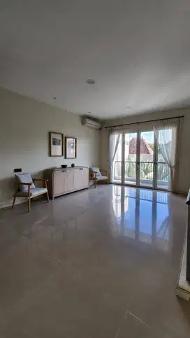 Rumah sangat bagus, bangunan kokoh terawat di Citraland, Surabaya For Sale
