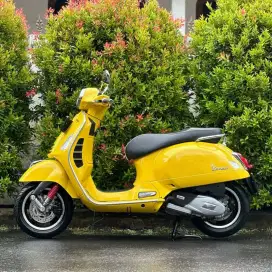 DIJUAL PIAGGIO VESPA GTS 4V 150 IGET ABS LED TH 2019 PERFECT CONDITION