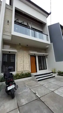 Dijual rumah di Kencana Loka, BSD City